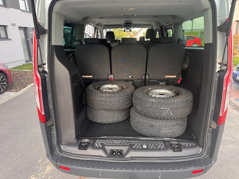 Ford Tourneo Custom 2.2TDCI 92KW L2 9.MÍST - fotka 22 z 32