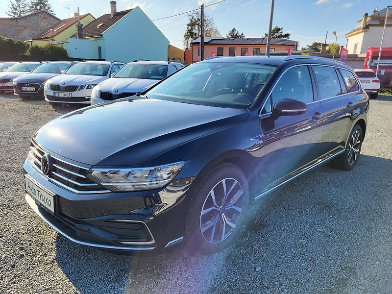 Volkswagen Passat 1.4 TSI PHEV GTE HYBRID - fotka 1 z 48