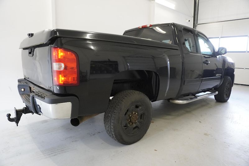 Chevrolet Silverado 2500 6.6 V8 - fotka 24 z 39