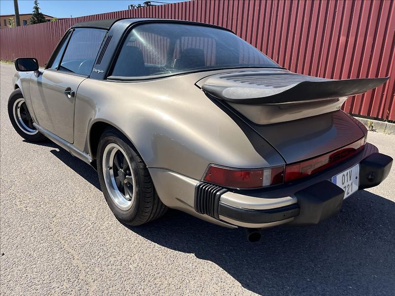 Porsche 911 3.0 SC HISTORICKÉ VOZIDLO - fotka 37 z 40