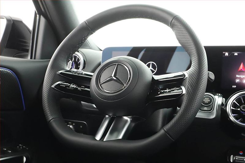 Mercedes-Benz GLB (2026) 200 d, AMG Line, Navigavce - fotka 29 z 29