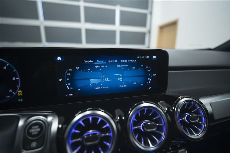 Mercedes-Benz GLB 2,0 200d 4MATIC NAVI KAMERA ČR - fotka 39 z 47