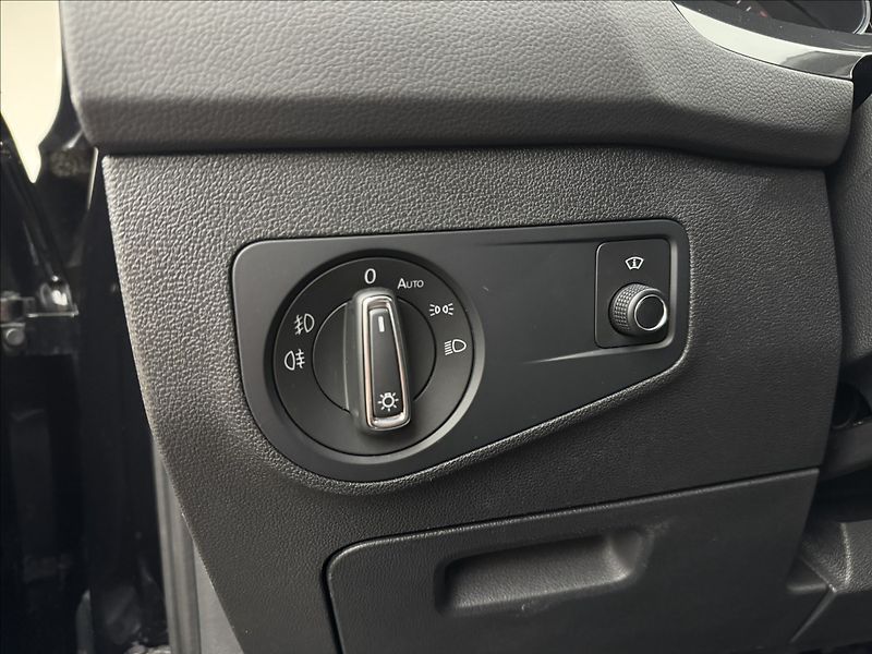 Volkswagen Tiguan 1,5 TSi DSG HUD KAMERA TAŽNÉ - fotka 8 z 50