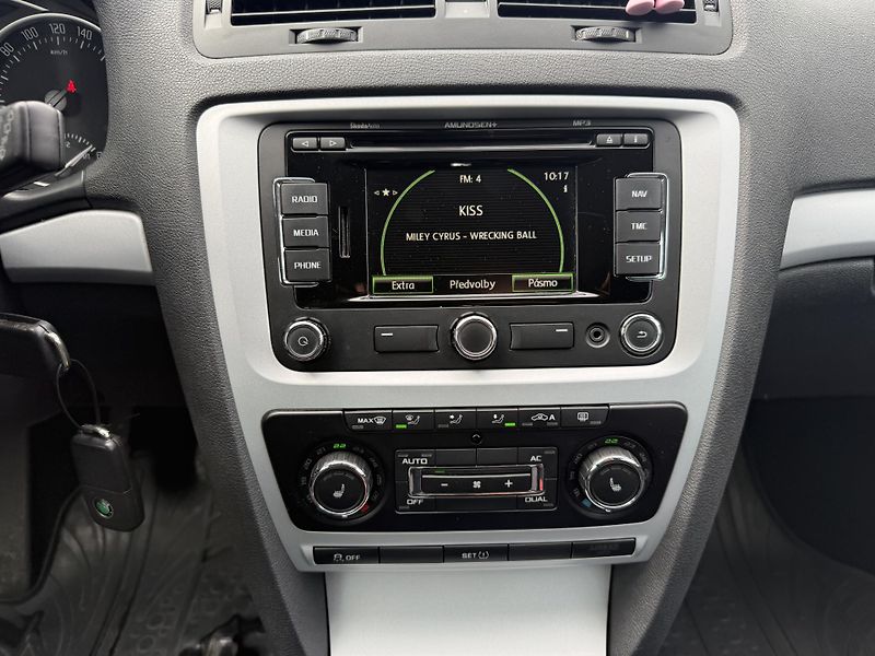 Škoda Octavia 1,6TDI 77kW XENONY - fotka 16 z 20