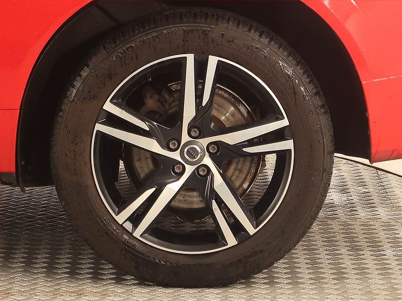Volvo XC60 (2019) D4, 4X4, Automat, Kůže, Navi - fotka 15 z 19