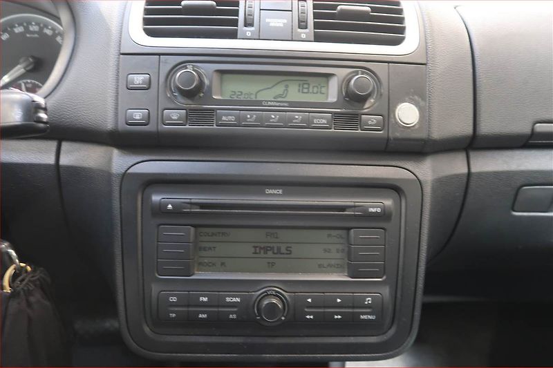 Škoda Roomster (2008) Style 1.6 16V, LPG, Automat - fotka 12 z 16