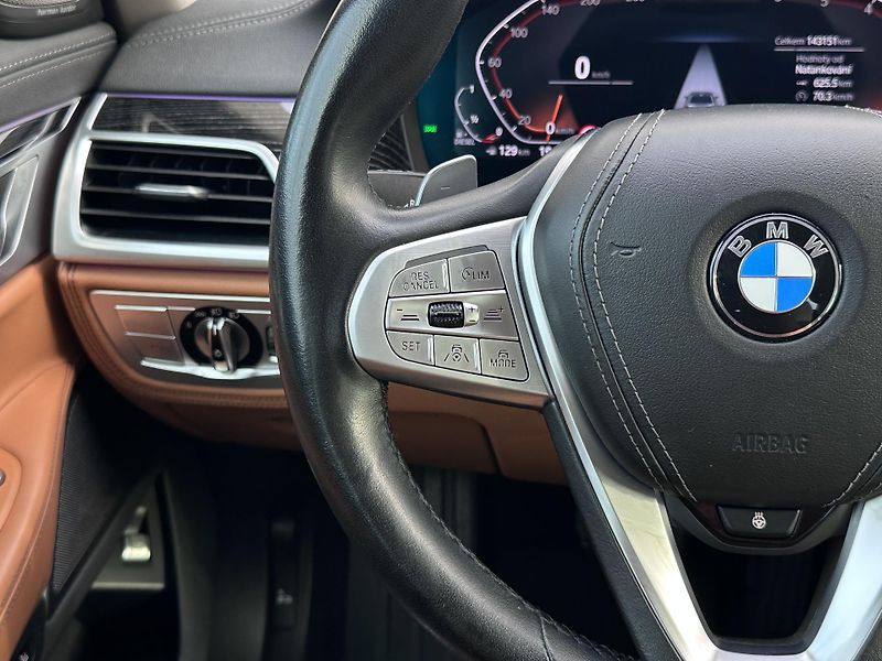 BMW Řada 7 740d xDrive, Masáže, Nezávislé - fotka 11 z 29