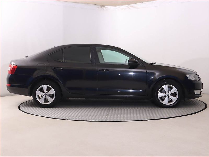 Škoda Octavia (2013) 1.6 TDI, Automat, Tempomat - fotka 6 z 18