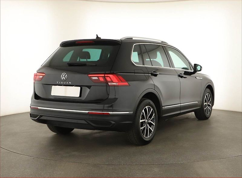Volkswagen Tiguan (2022) Life 1.5 TSI - fotka 5 z 16
