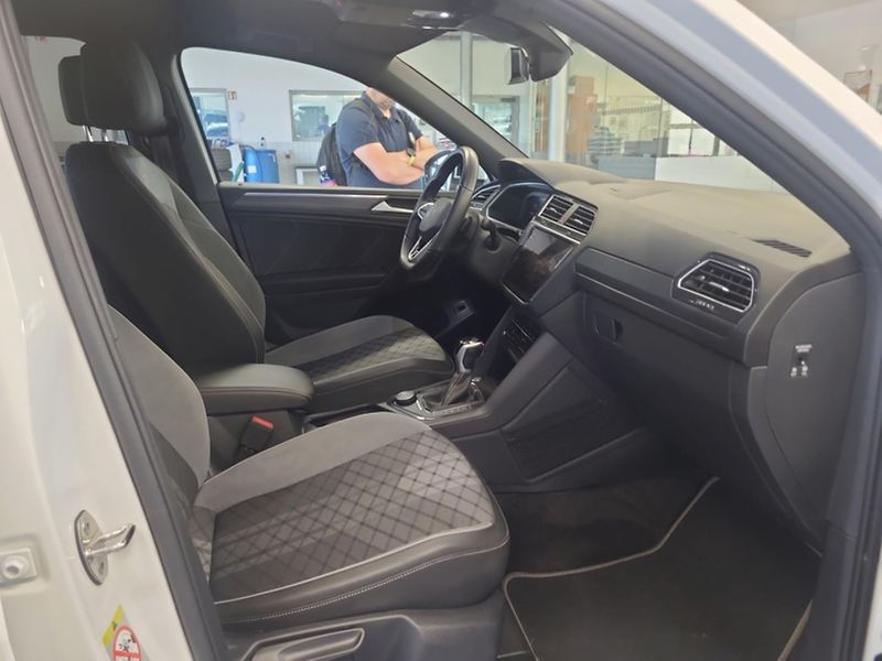 Volkswagen Tiguan Allspace 2,0 TDi/110kW 4x4 DSG R-Line - fotka 9 z 14