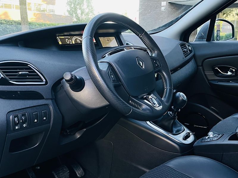 Renault Grand Scénic 1.6dCi MANUÁL KAMERA SERVISKA - fotka 27 z 47