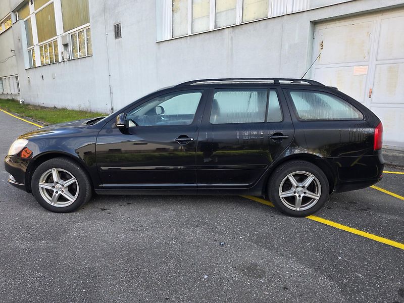 Škoda Octavia (2012) 2 face 2.0 TDi 103kw DSG, xeno - fotka 5 z 10