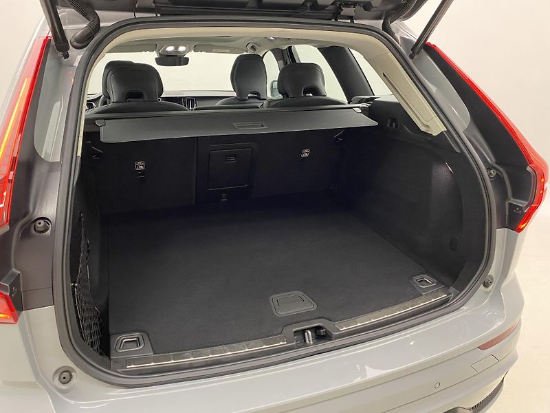 Volvo XC60 B5 AWD DARK ULTIMATE AUT CZ - fotka 6 z 60