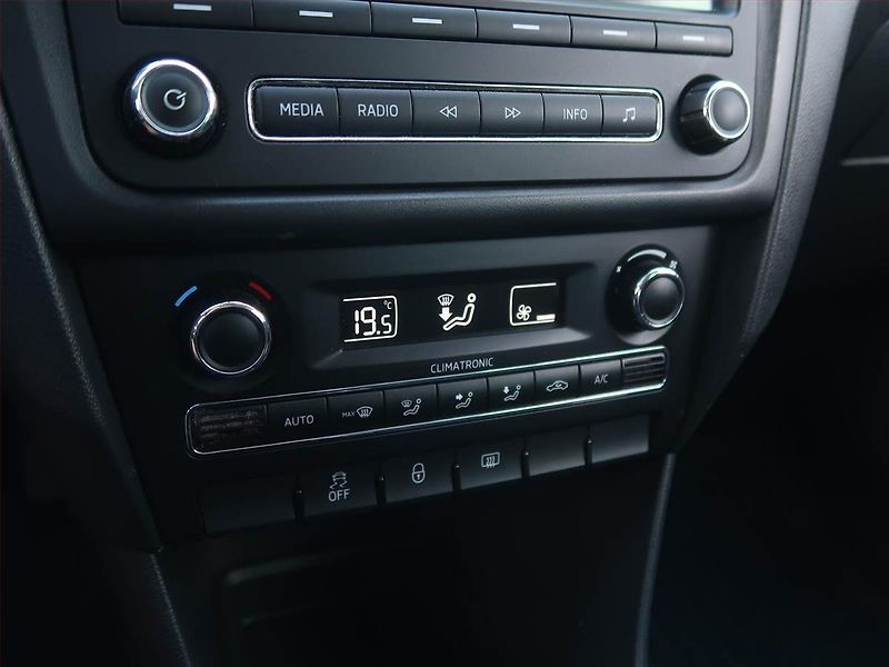Škoda Rapid (2013) Ambition 1.2 TSI, Tempomat - fotka 14 z 16