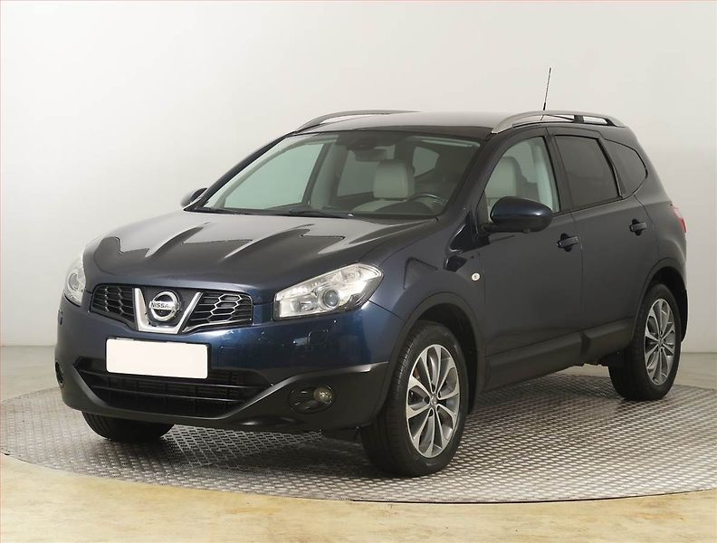 Nissan Qashqai (2012) 1.6 dCi, 4X4, 7 míst, Navi - fotka 2 z 24