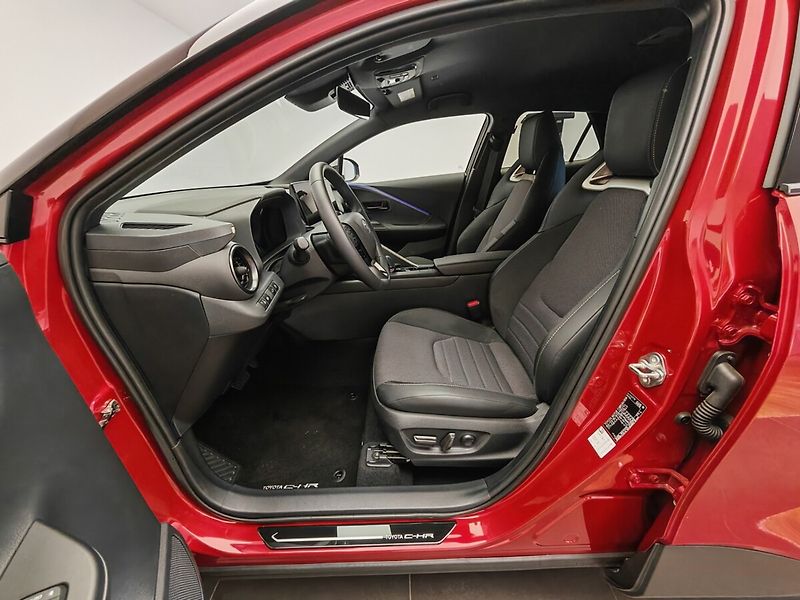 Toyota C-HR 2.0 Hybrid 4x2 Executive - fotka 24 z 46