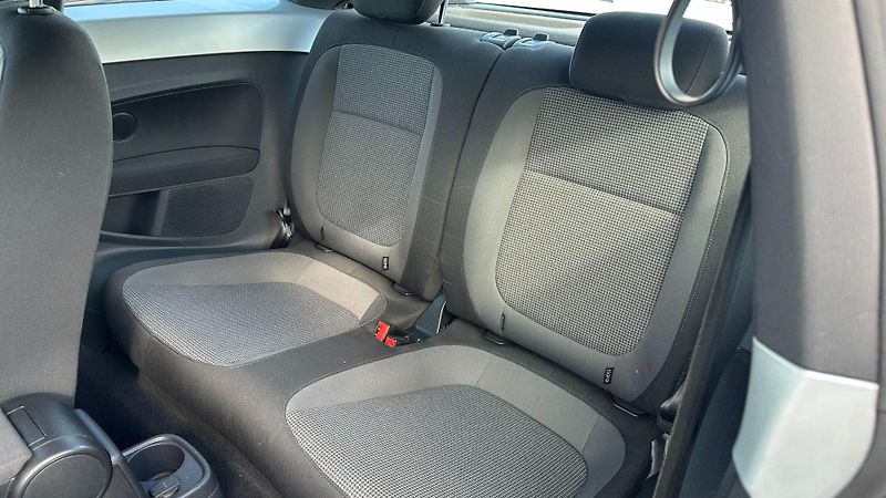 Volkswagen Beetle (2012) 1.2TSI 77kW REZERVOVANO - fotka 20 z 25