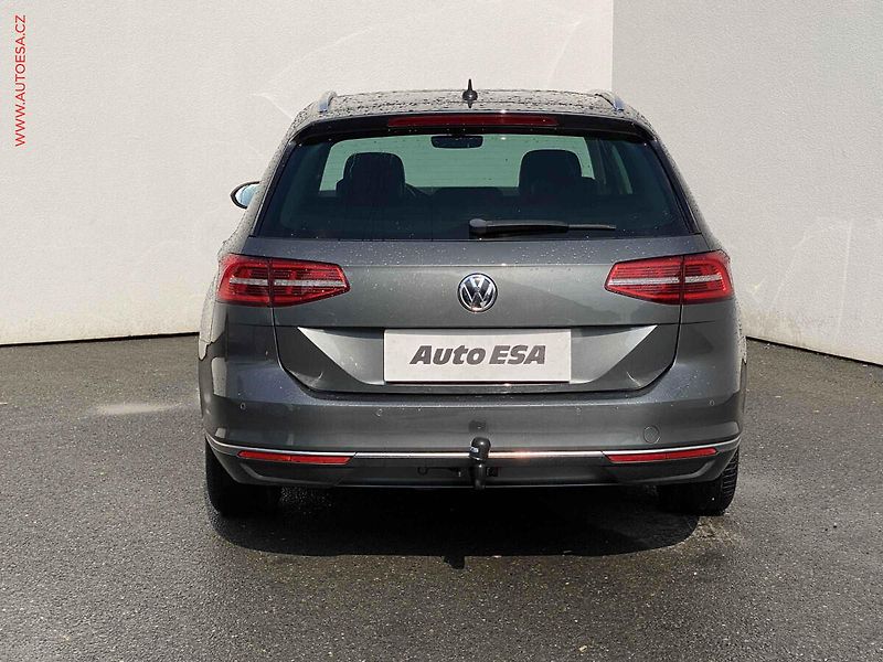 Volkswagen Passat (2016) 2.0 TDi, Highline, panor - fotka 5 z 20