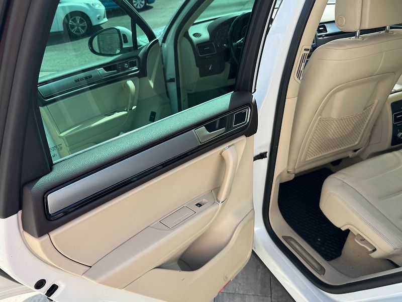 Volkswagen Touareg (2015) 3,0 TDI  193 KW Rline - fotka 12 z 35