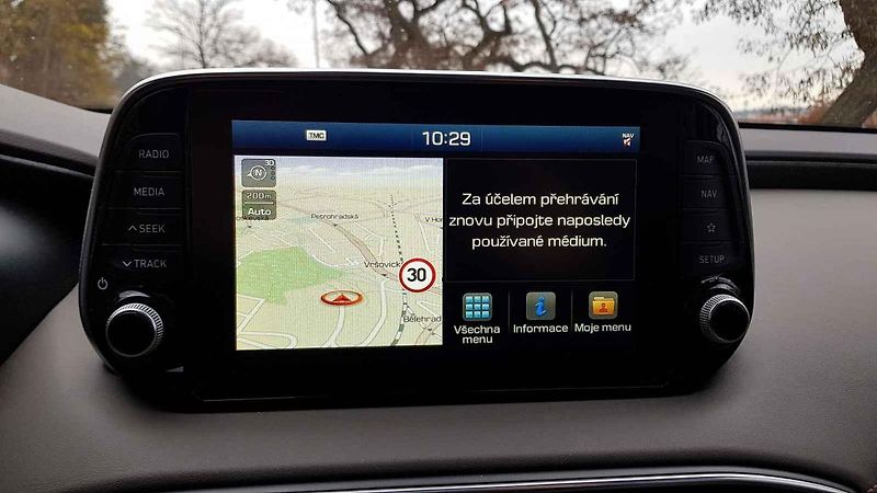 Hyundai Santa Fe vsadilo na nápadný design. Uveze až sedm cestujících.