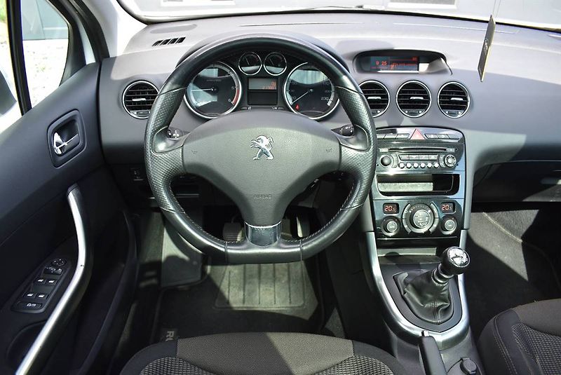 Peugeot 308 2,0 HDI STYLE,1.M,PANO,PĚKNÁ - fotka 10 z 16