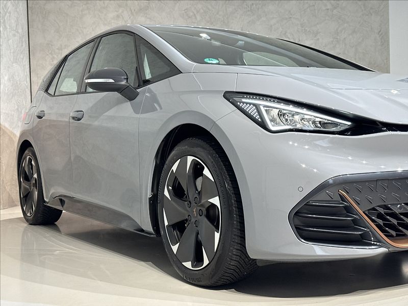 Cupra Born 150kW LED SoH 96,5% PDC - fotka 6 z 48