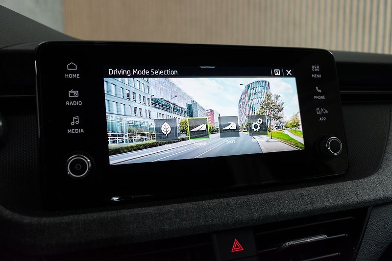 Škoda Kamiq 1.0 TSI BLACK DOTS*ZÁRUKA*DPH - fotka 25 z 36