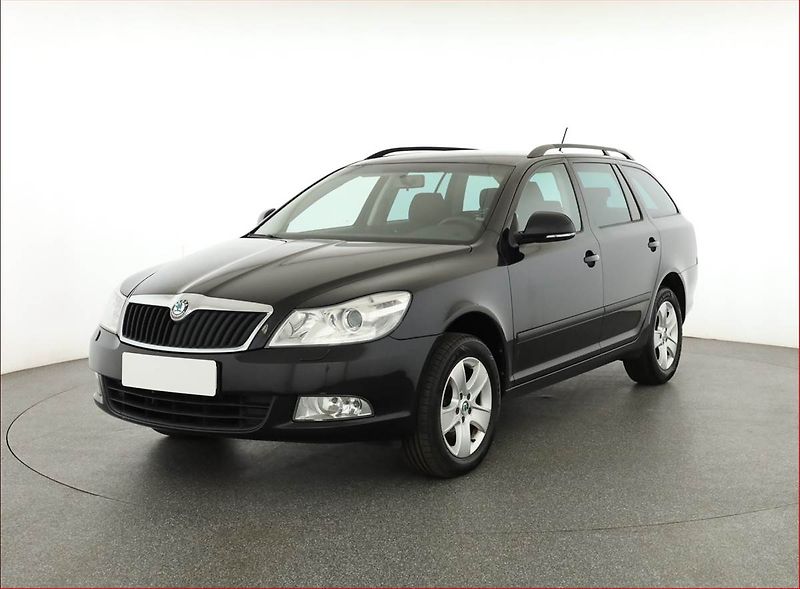 Škoda Octavia (2012) 1.6 TDI, Xenony, Tempomat - fotka 2 z 16
