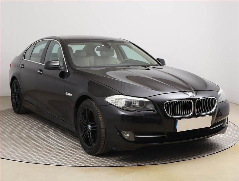 BMW Řada 5 (2012) 520d, Automat, Xenony - fotografie inzerátu