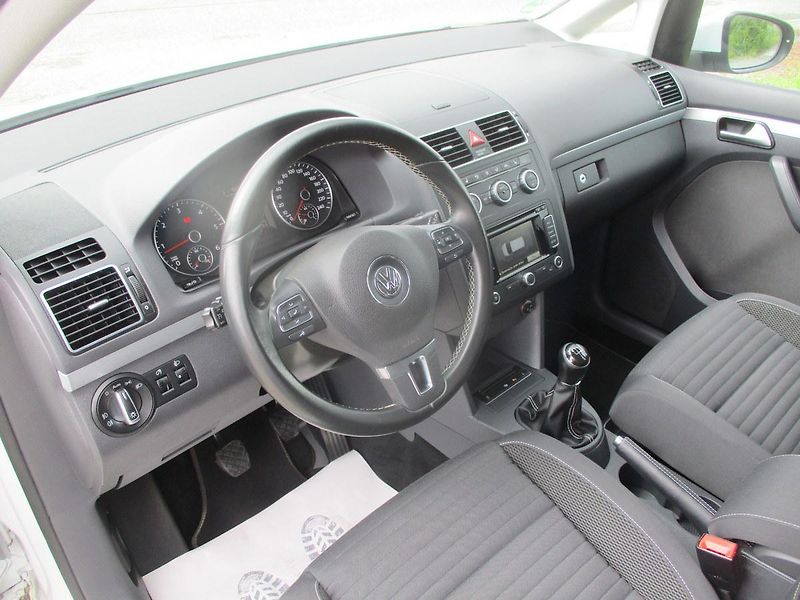 Volkswagen Touran TDI CUP*77KW*TZ*NAVI*VÝHŘEV* - fotka 12 z 50