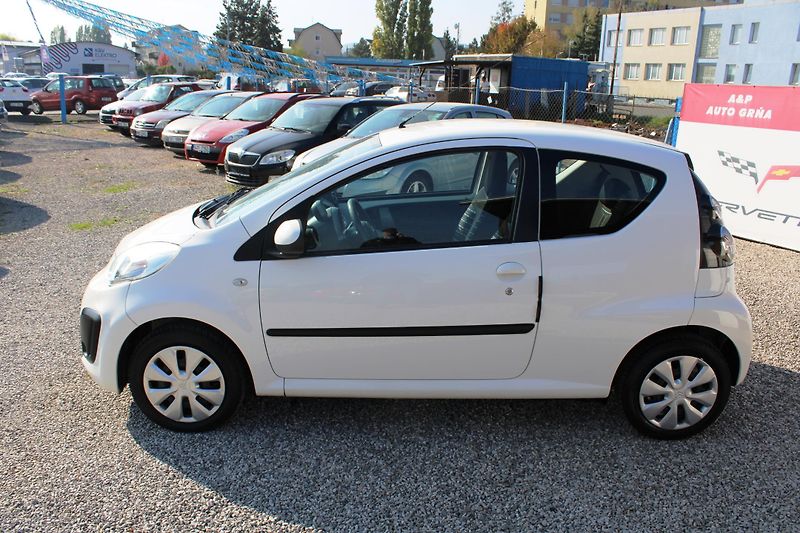 Citroën C1 (2012) 1,0i EL.OKNA ESP SERVO CENTRÁL - fotka 4 z 15