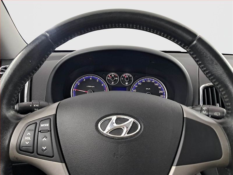 Hyundai i30 (2009) Comfort 1.4 CVVT, nová STK - fotka 16 z 16