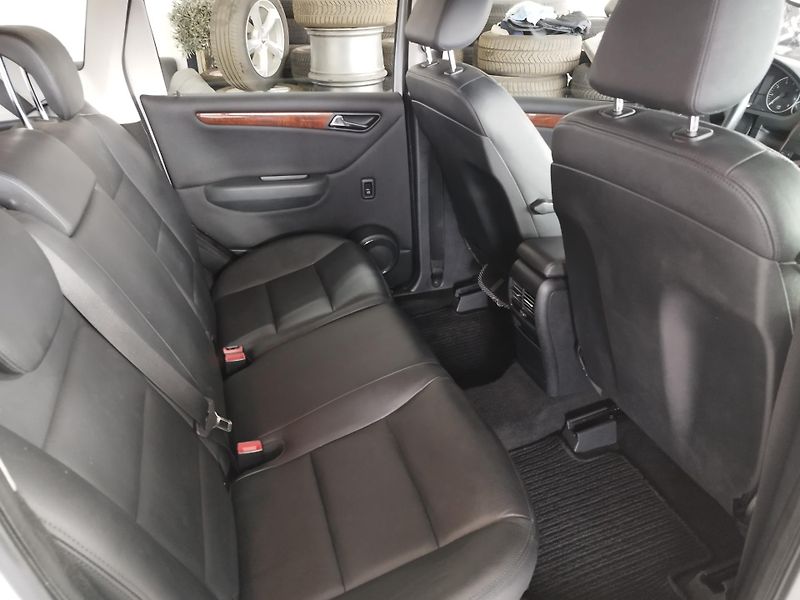 Mercedes-Benz Třídy A (2008) 1,5i 70KW,AUTOMAT,XEN,ALU,KŮŽE - fotka 16 z 19