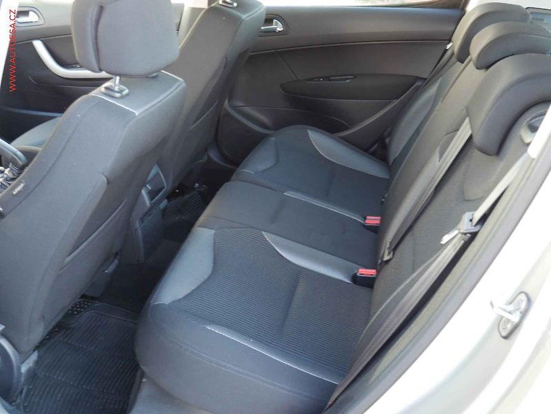 Peugeot 308 (2010) 1.6i, 1.maj,ČR, AC, tempo - fotka 10 z 17