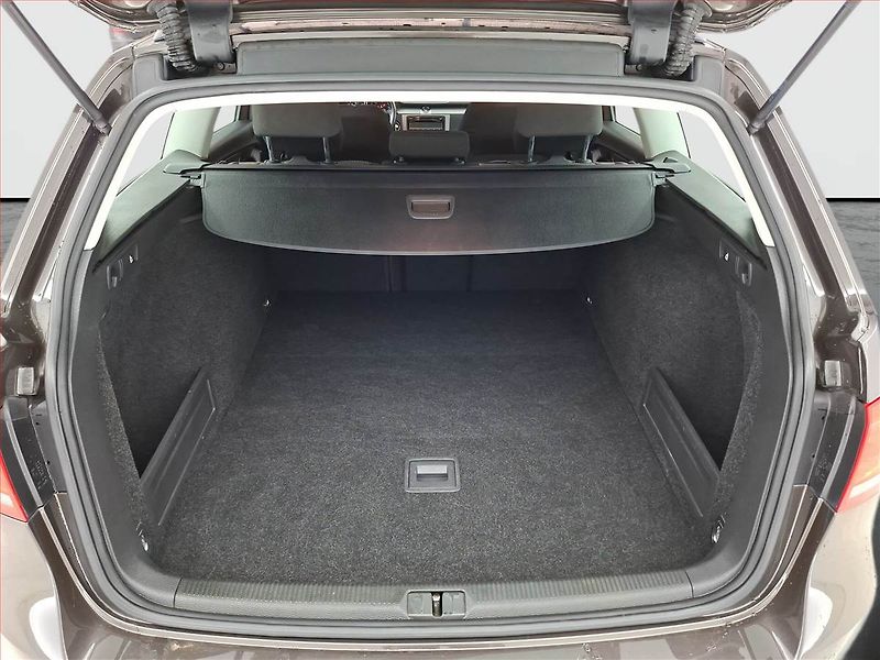 Volkswagen Passat (2012) 1.6 TDI, Park. senzory - fotka 13 z 15
