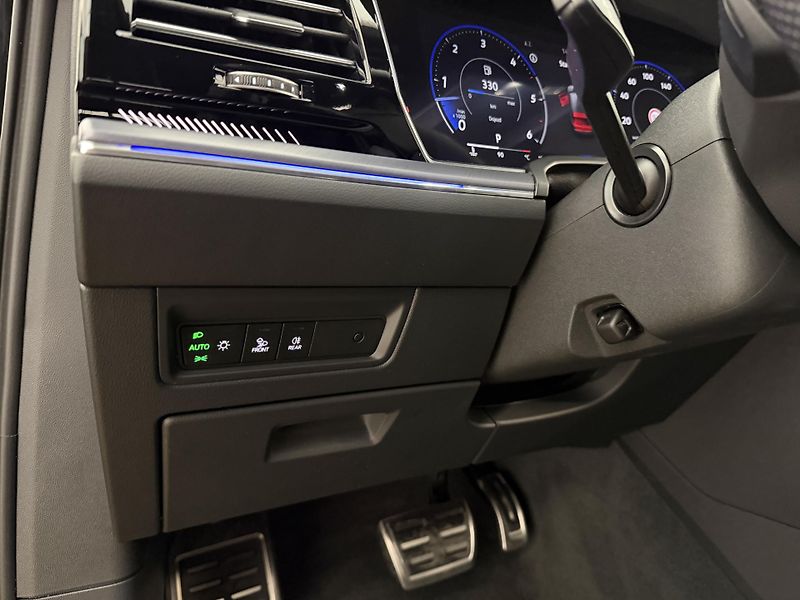 Volkswagen Touareg 3.0Tdi*1-MAJ*DPH*HUD*R-LINE* - fotka 9 z 47