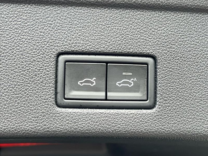 Volkswagen Touareg 3,0 TDi V6 210 kW 8AT 4x4 R-LI - fotka 27 z 31