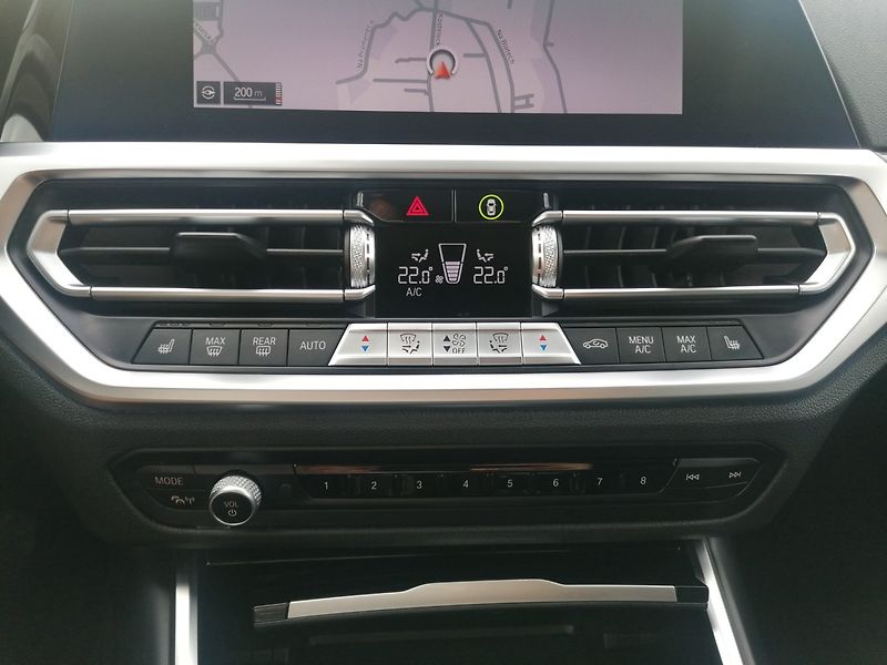 BMW Řada 3 (2020) 2.0 318D A/T Kůže - fotka 13 z 44
