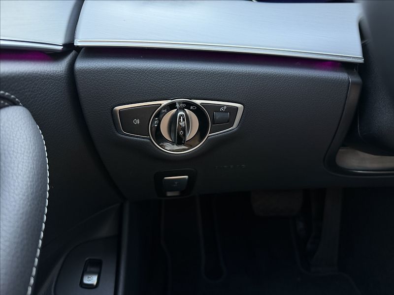 Mercedes-Benz Třídy E 300de 4Matic - fotka 17 z 34