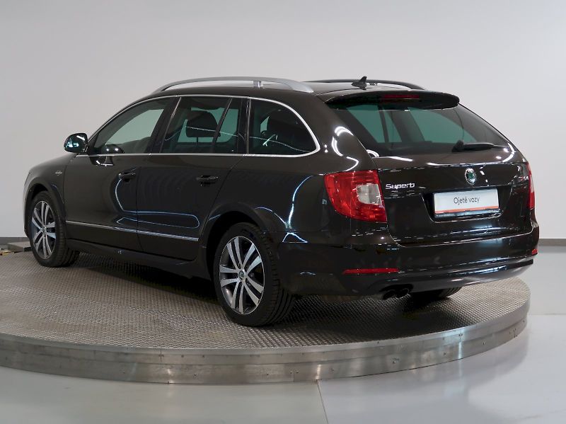 Škoda Superb (2013) L&K 2.0TDI 125KW 4x4 WEBASTO P - fotka 9 z 34