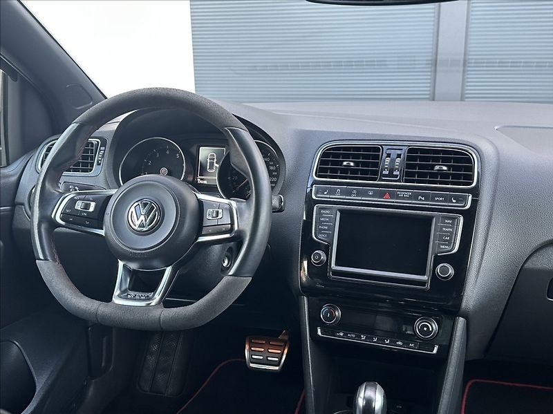 Volkswagen Polo 1,8 TSI 192PS  GTI DSG - fotka 23 z 51