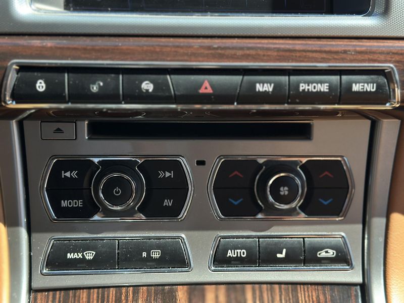 Jaguar XF (2012) Jaguar XF 2012 - fotka 12 z 17