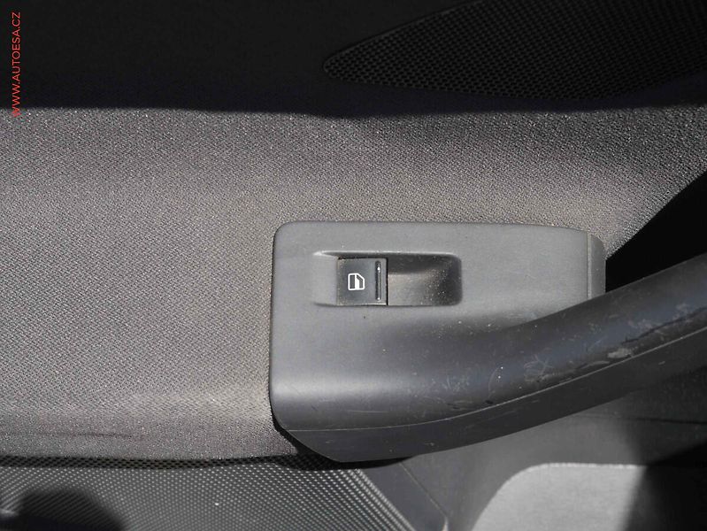 Volkswagen Golf (2006) 1.4TSi, Výhřev sed, temp - fotka 12 z 17