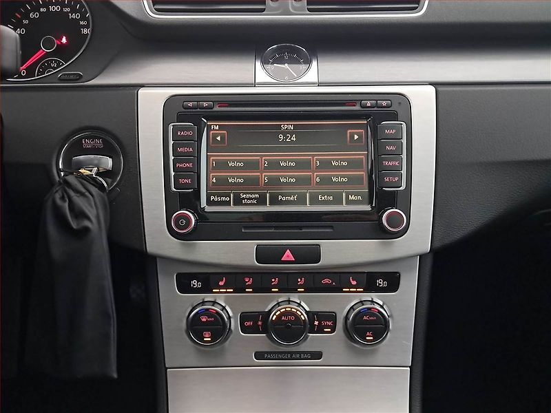 Volkswagen Passat (2011) 2.0 TDI, Navi, Tempomat - fotka 12 z 19