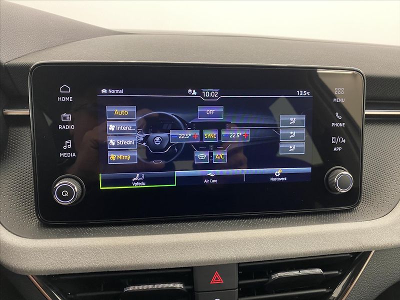 Škoda Kamiq 1,0 TSI 85kW DSG Top Selection - fotka 15 z 30