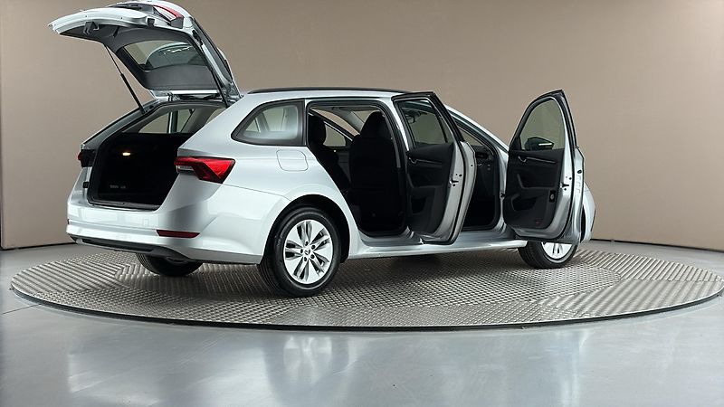 Škoda Octavia 2.0 TDI Ambition Combi - fotka 6 z 23