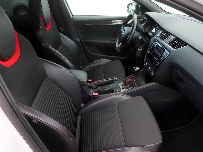 Škoda Octavia (2014) RS 2.0 TDI, Automat, Kůže - fotka 9 z 16