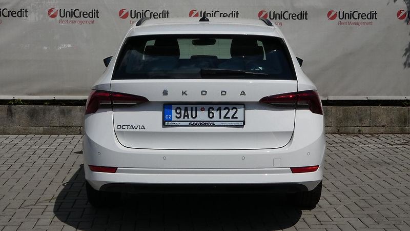 Škoda Octavia 2,0 TDI Ambition - fotka 4 z 23