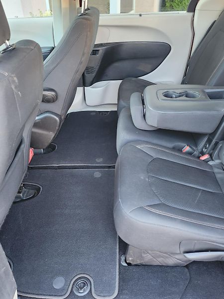 Chrysler Pacifica (2018)  Touring L, 8 míst, LPG, TZ - fotka 32 z 38