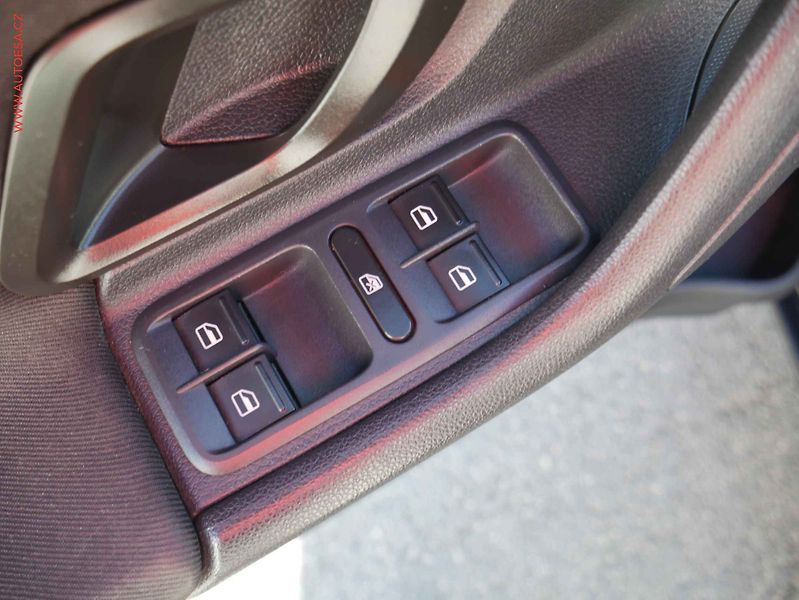 Škoda Fabia (2010) 1.6 TDi, ČR, autoAC - fotka 13 z 20